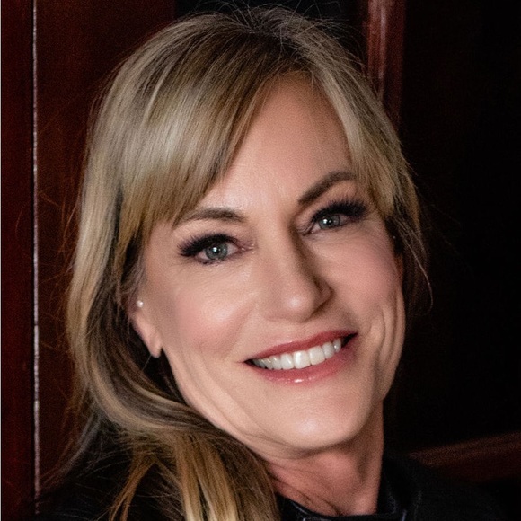 Meet your Posher, Sharon - Picture 2 of 2